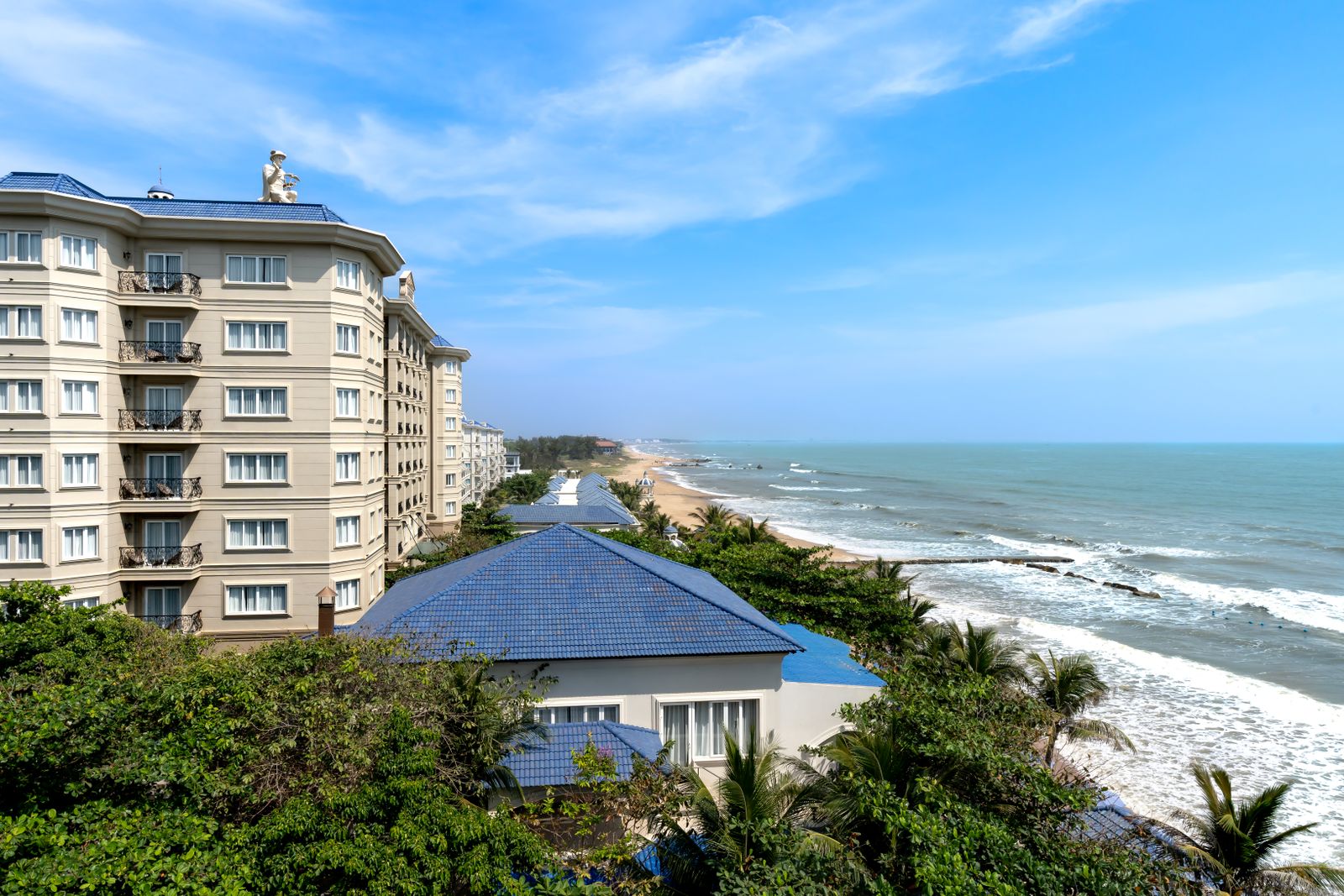 Hotel położony bezpośrednio przy plaży
