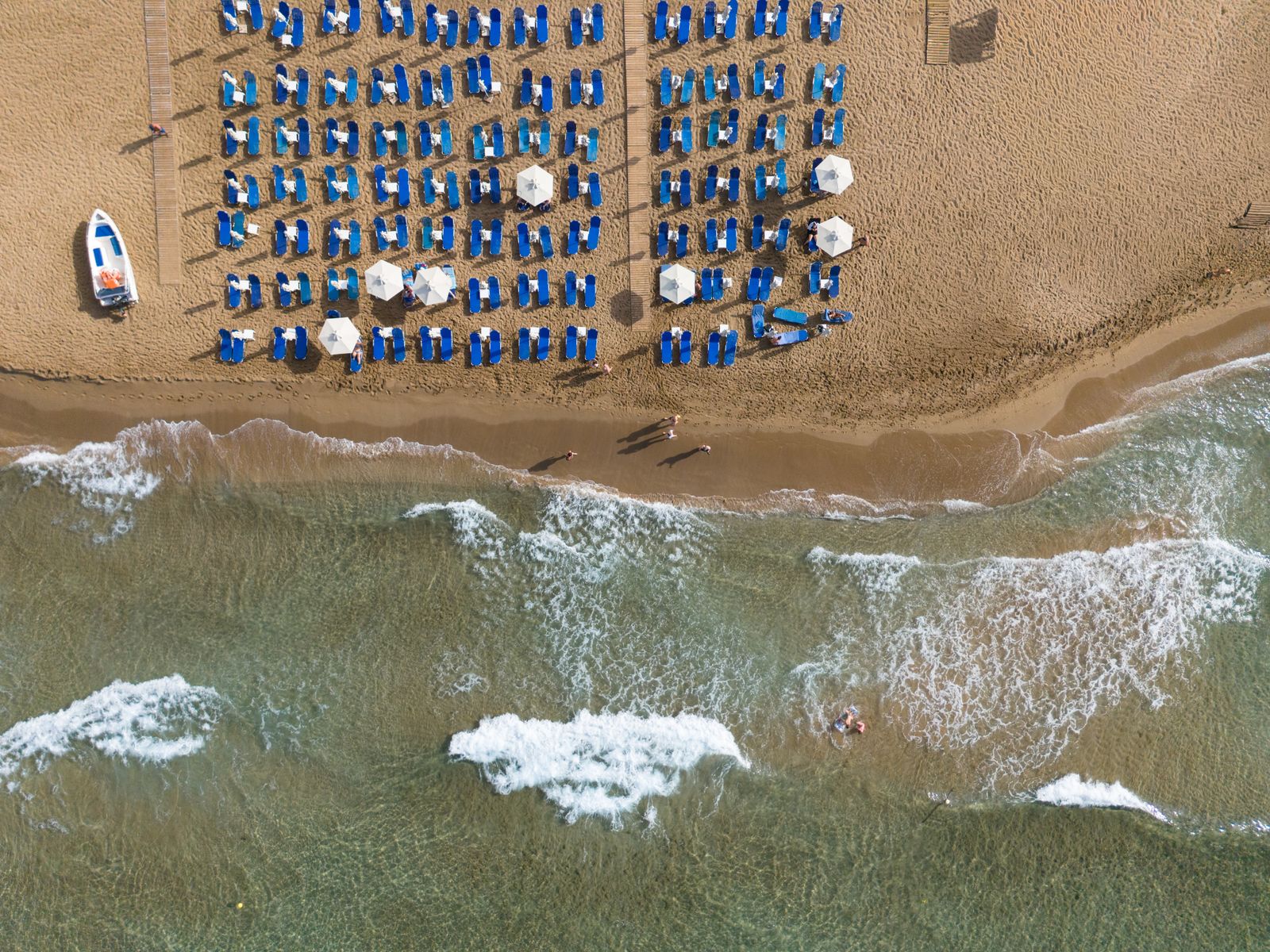 Słoneczna plaża we wrześniu